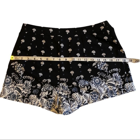 Abercrombie & Fitch Women Navy White Floral Print 3/4 Zip High-Rise Short Sz 6 - Picture 7 of 8